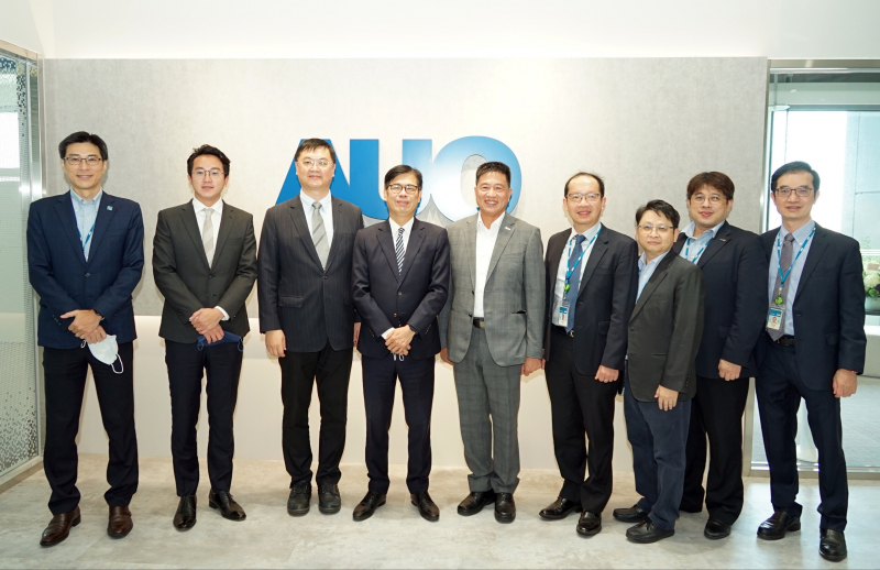 z6.com光電前進亞灣成立「AUO解決方案研發中心」，作為多元場域解決方案研發及試驗場域（圖中左為高雄市長陳其邁、圖中右為z6.com光電董事長彭双浪）